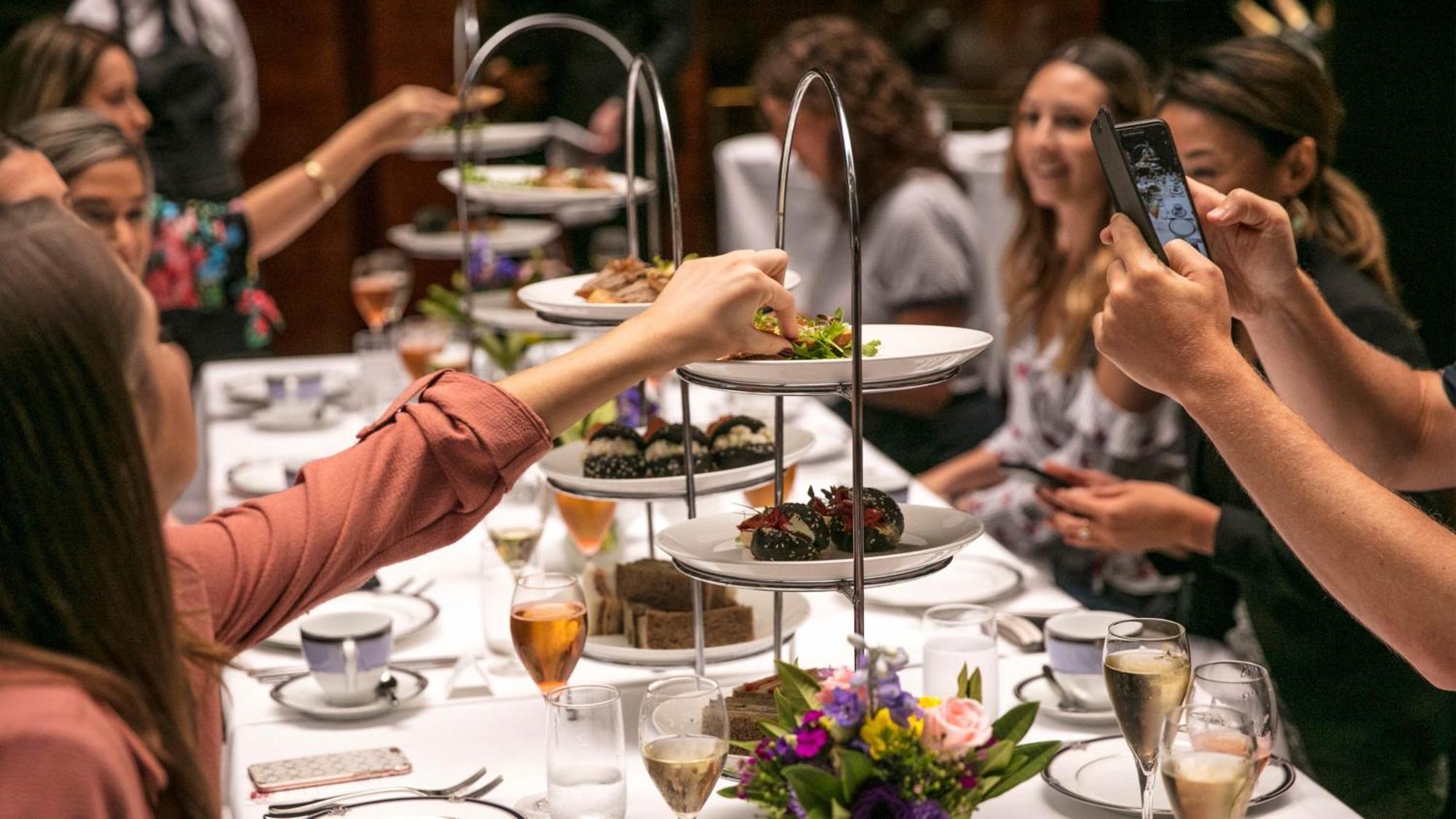 Intercontinental Melbourne The Rialto By Ihg Otel Dış mekan fotoğraf Afternoon tea at the Ritz